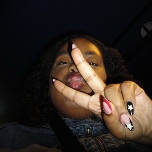 Meet your Posher, Layla